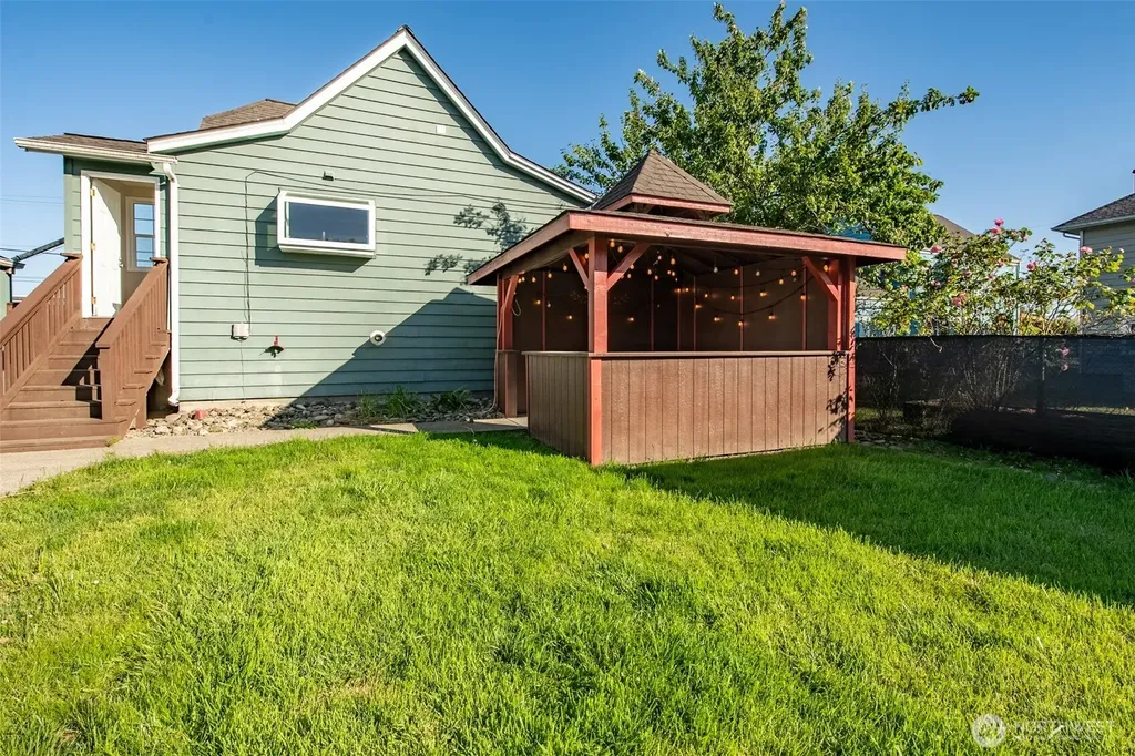 616 7th Street Hoquiam WA 98550
