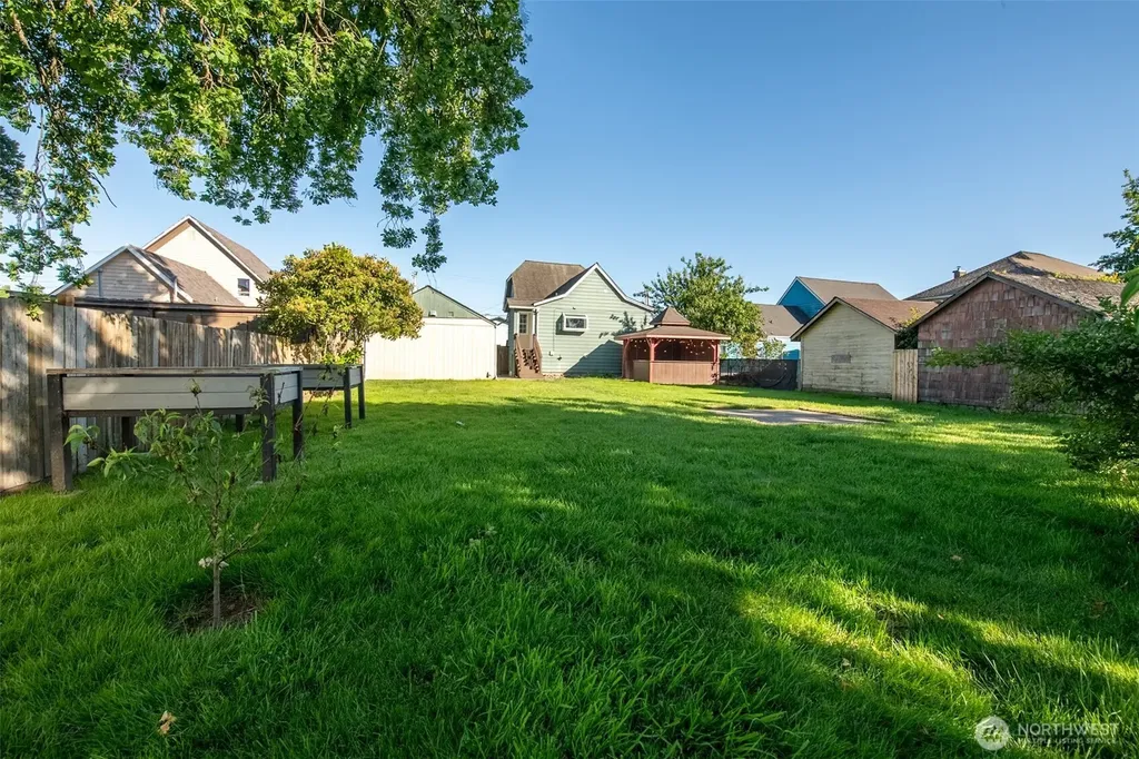 616 7th Street Hoquiam WA 98550