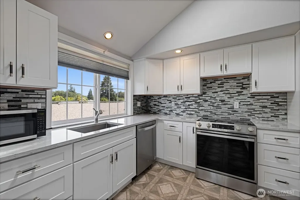 8 Lakewood Oaks Drive SW Lakewood WA 98499