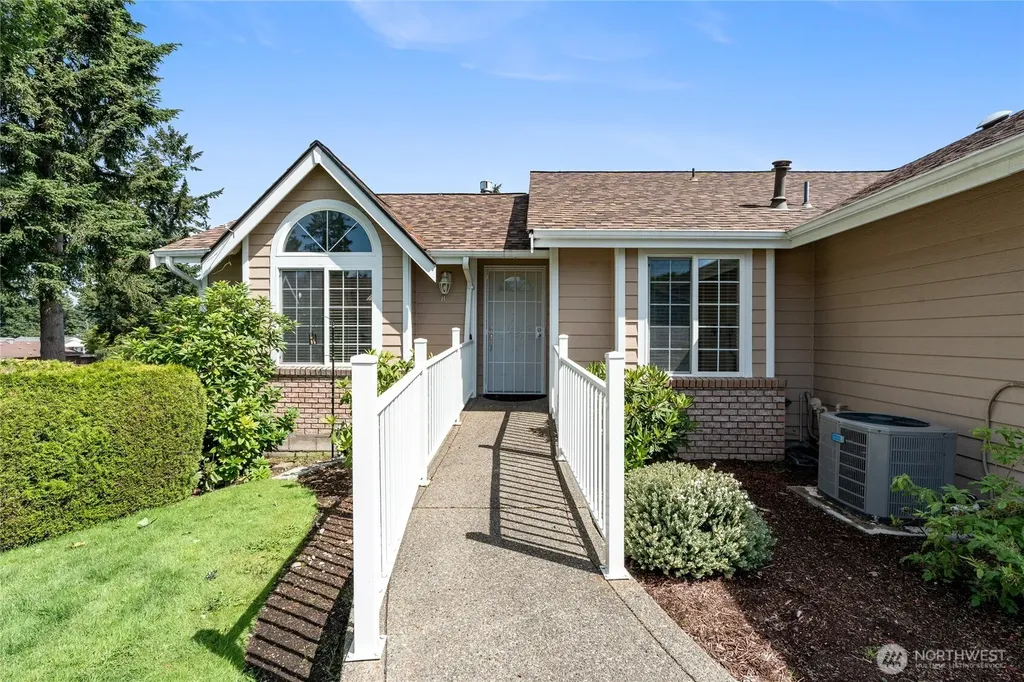 8 Lakewood Oaks Drive SW Lakewood WA 98499