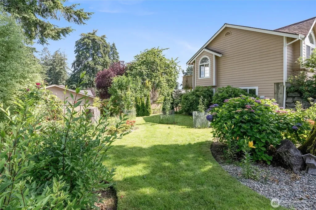 8 Lakewood Oaks Drive SW Lakewood WA 98499