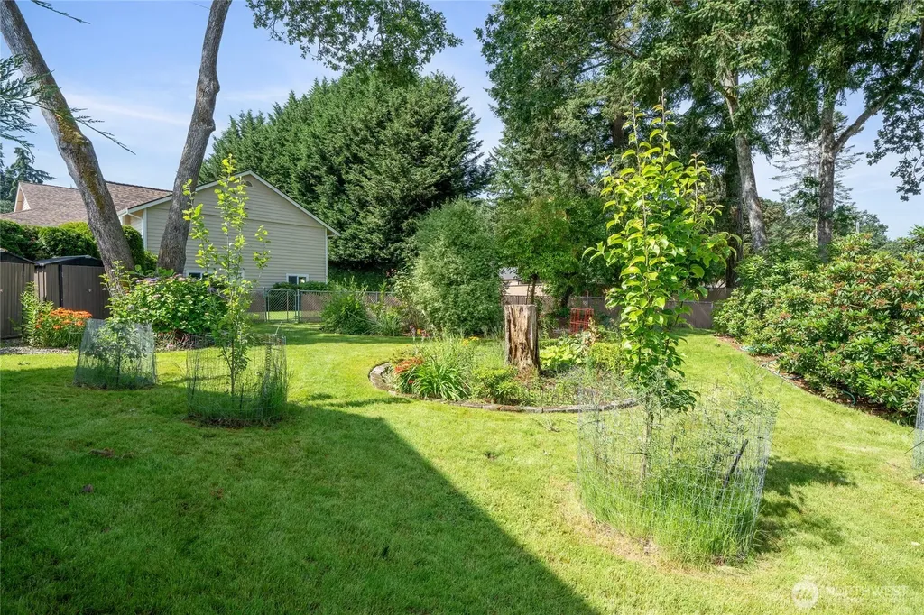 8 Lakewood Oaks Drive SW Lakewood WA 98499