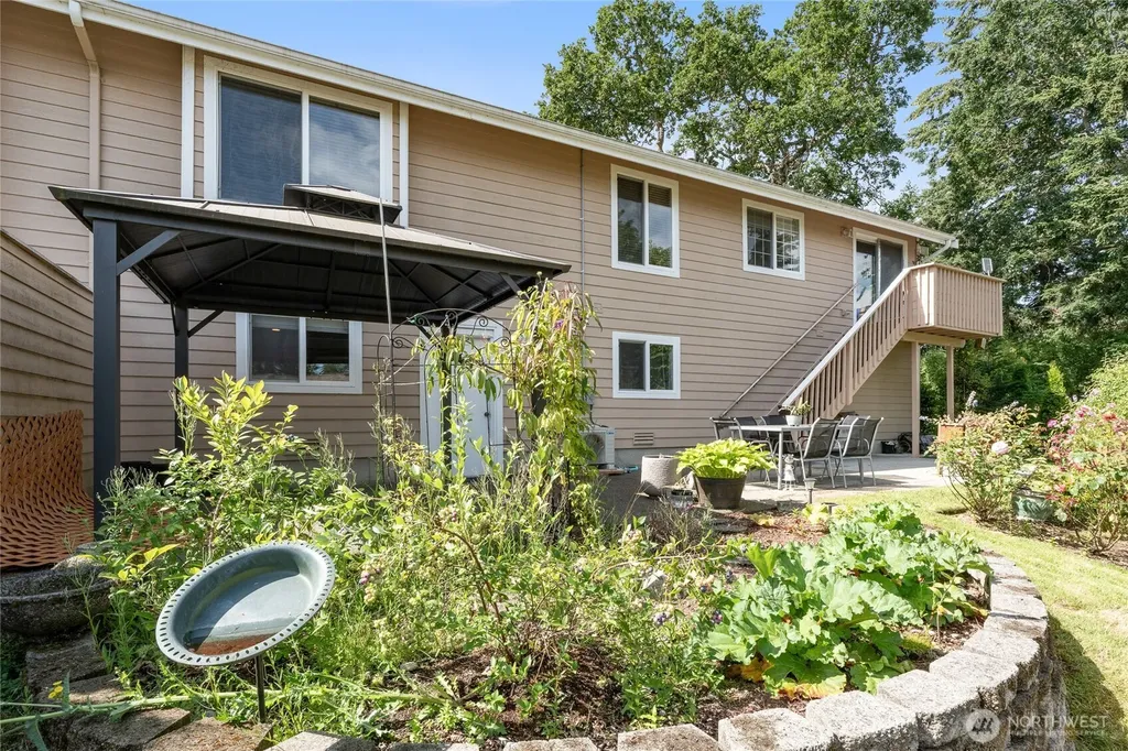 8 Lakewood Oaks Drive SW Lakewood WA 98499