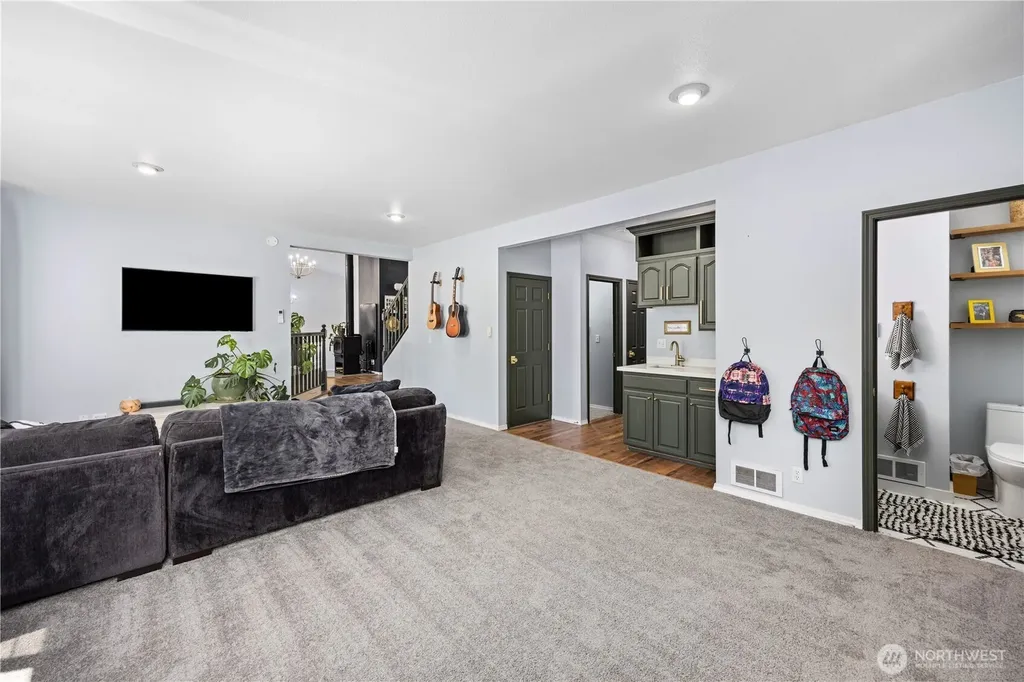 120 E Old Ranch Road Allyn WA 98524