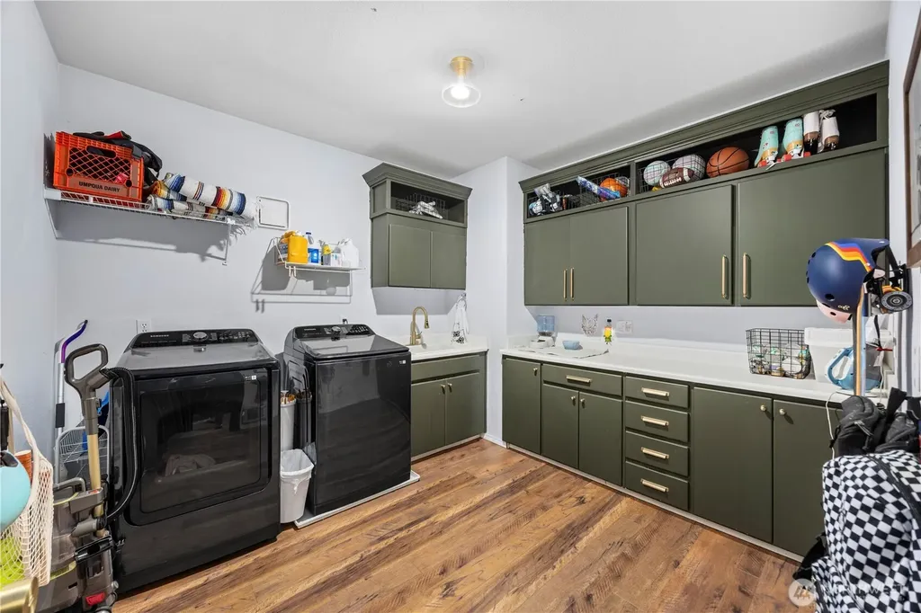120 E Old Ranch Road Allyn WA 98524