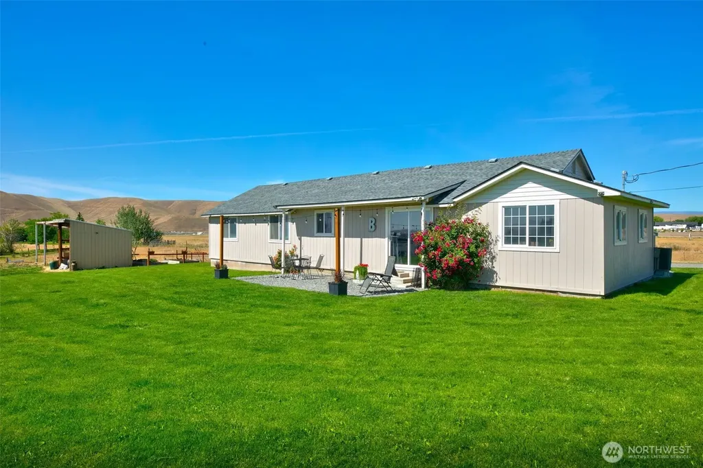 1240 W Huntzinger Road Selah WA 98942
