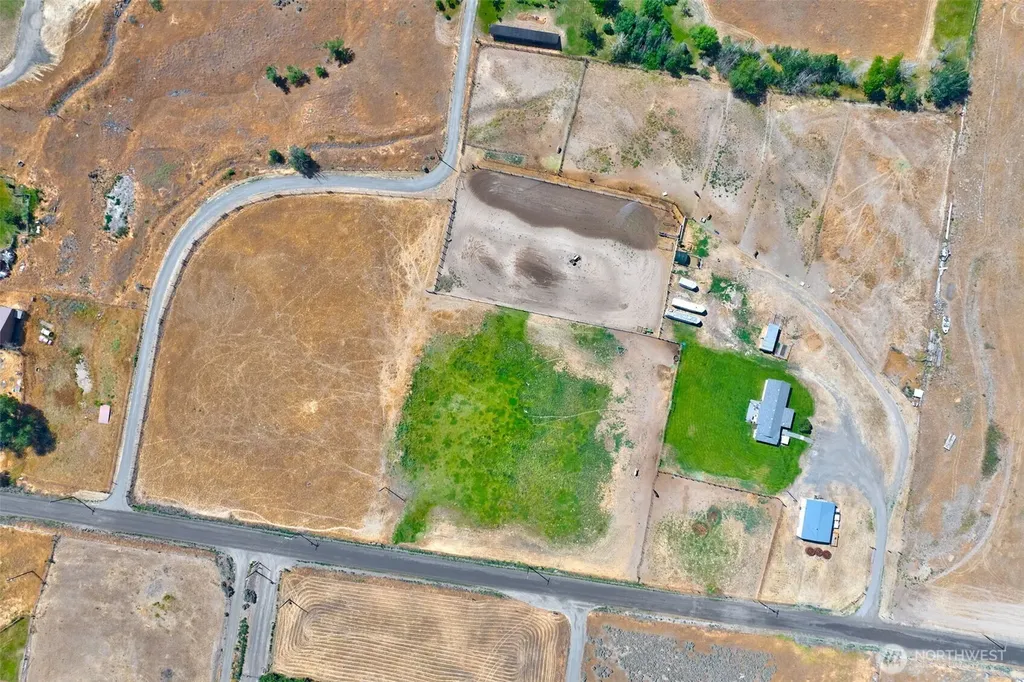 1240 W Huntzinger Road Selah WA 98942