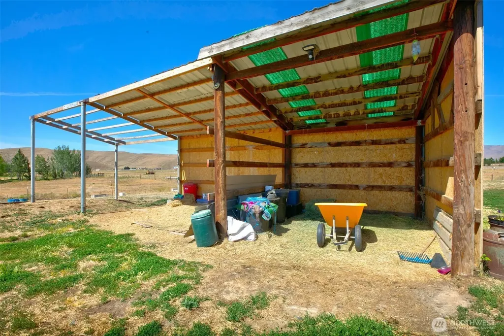 1240 W Huntzinger Road Selah WA 98942