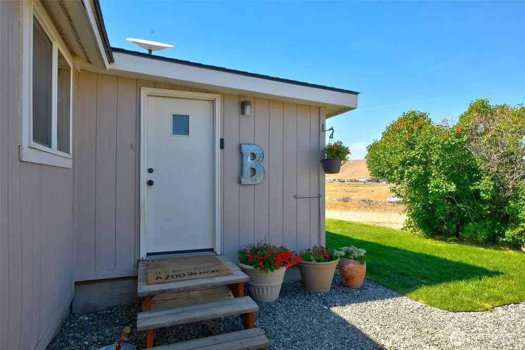 1240 W Huntzinger Road Selah WA 98942
