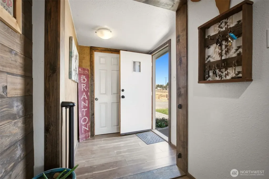 1240 W Huntzinger Road Selah WA 98942