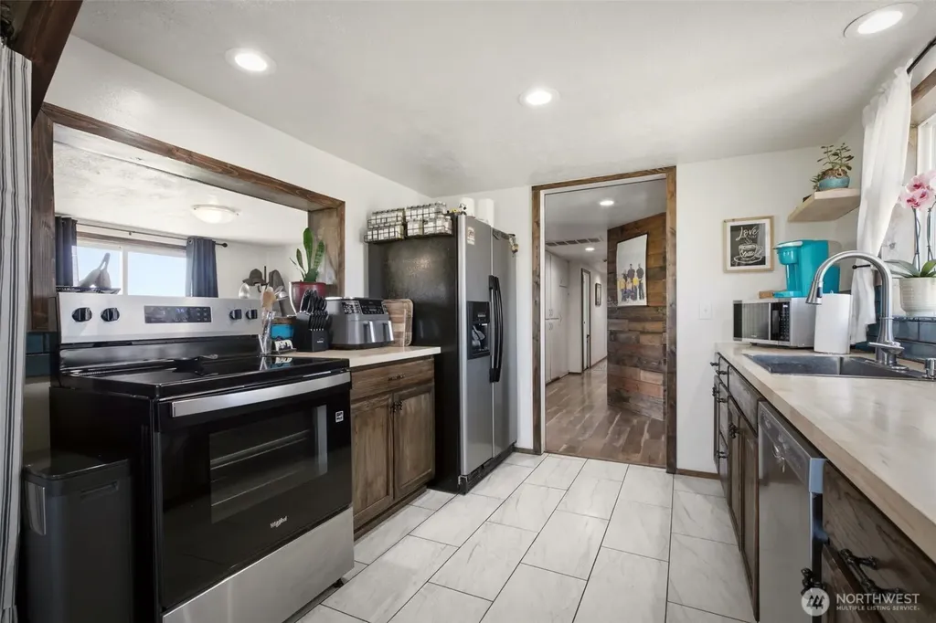 1240 W Huntzinger Road Selah WA 98942