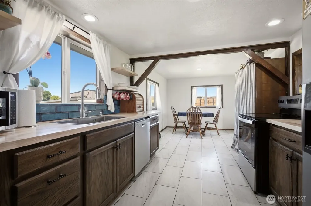 1240 W Huntzinger Road Selah WA 98942