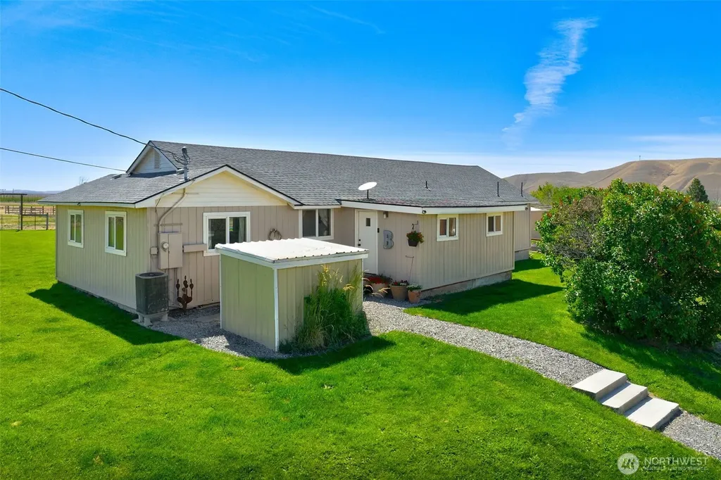 1240 W Huntzinger Road Selah WA 98942
