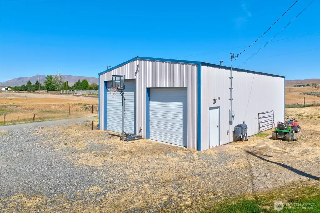 1240 W Huntzinger Road Selah WA 98942
