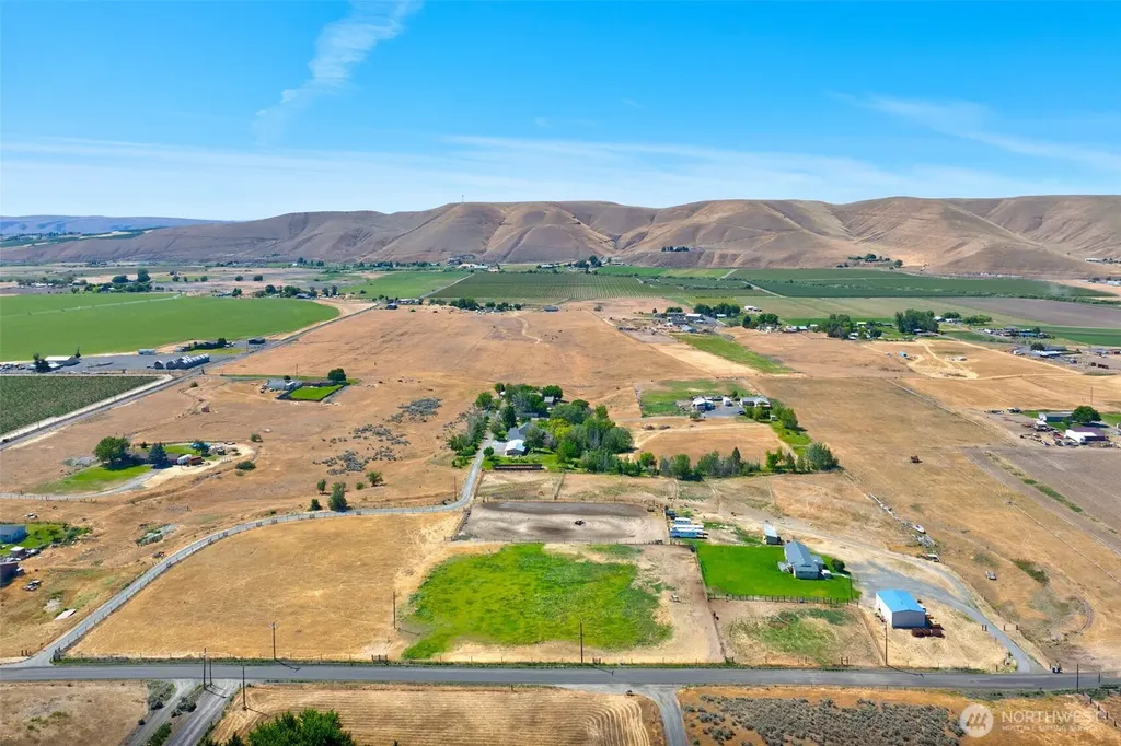 1240 W Huntzinger Road Selah WA 98942