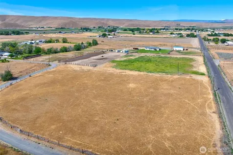 1240 W Huntzinger Road Selah WA 98942