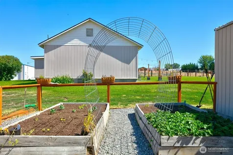 1240 W Huntzinger Road Selah WA 98942