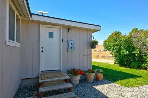 1240 W Huntzinger Road Selah WA 98942