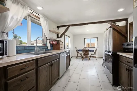 1240 W Huntzinger Road Selah WA 98942