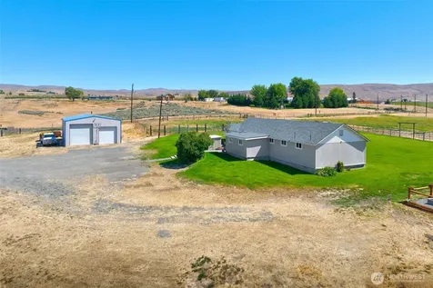 1240 W Huntzinger Road Selah WA 98942
