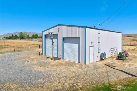 1240 W Huntzinger Road Selah WA 98942