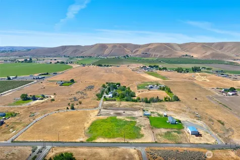 1240 W Huntzinger Road Selah WA 98942