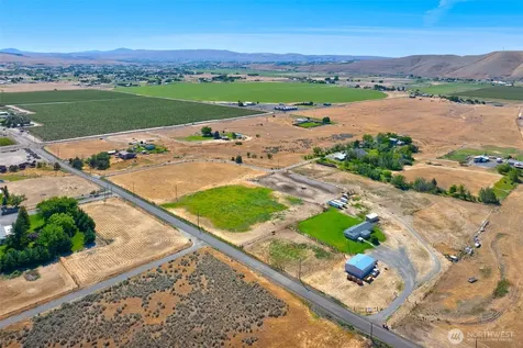 1240 W Huntzinger Road Selah WA 98942