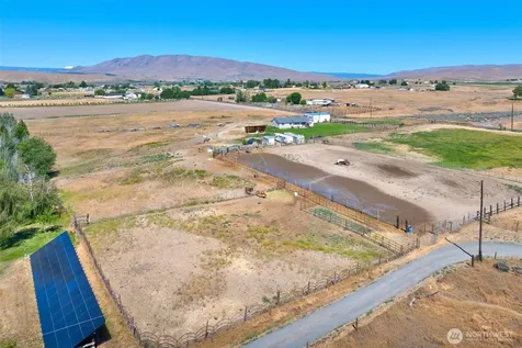 1240 W Huntzinger Road Selah WA 98942