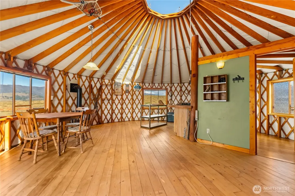 35 Chewuch Heights Road Winthrop WA 98862