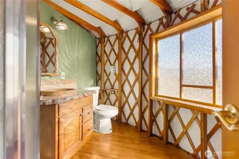 35 Chewuch Heights Road Winthrop WA 98862
