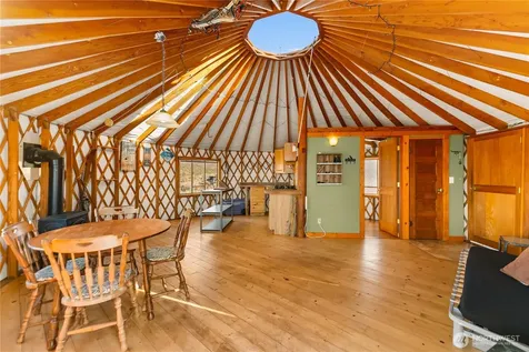 35 Chewuch Heights Road Winthrop WA 98862