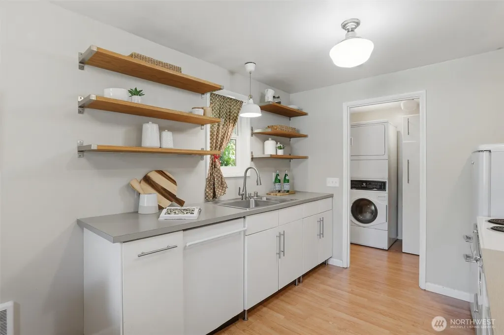 7752 17th Avenue SW Seattle WA 98106