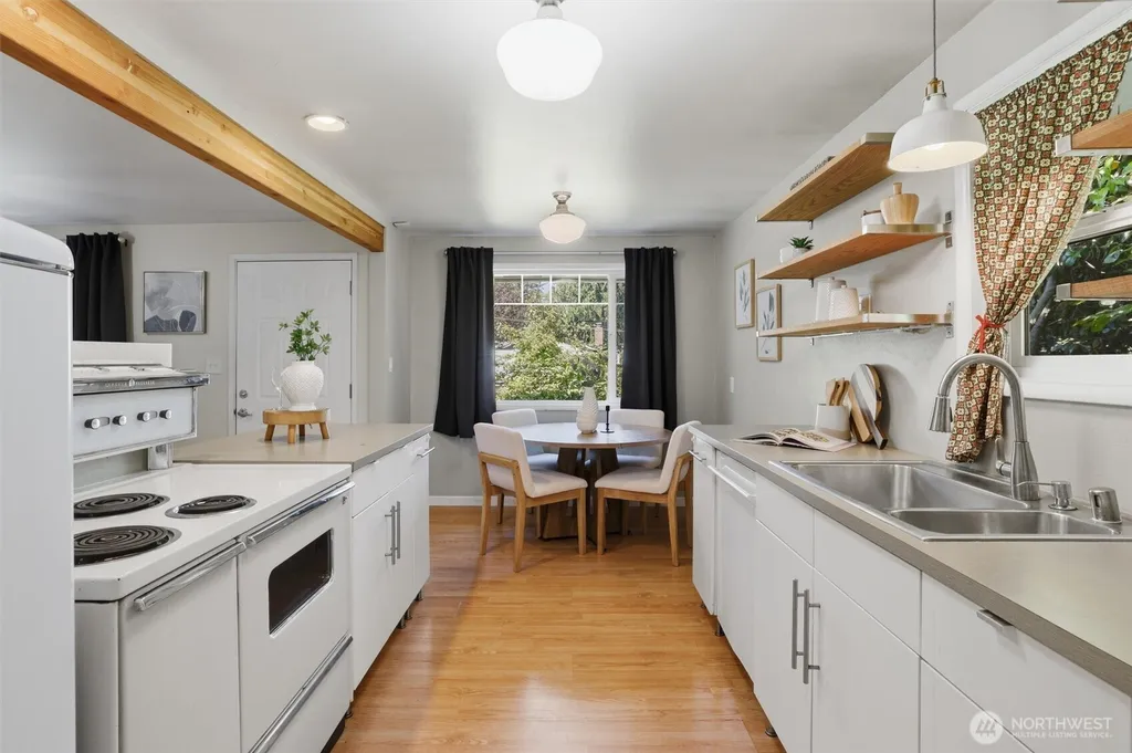 7752 17th Avenue SW Seattle WA 98106