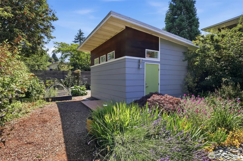 7752 17th Avenue SW Seattle WA 98106