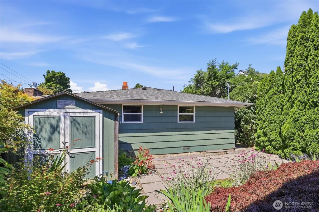 7752 17th Avenue SW Seattle WA 98106
