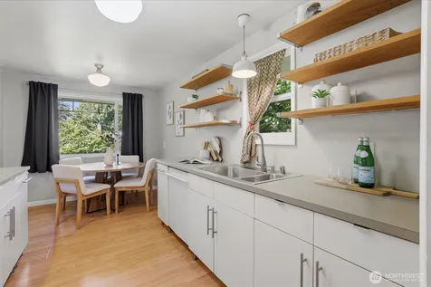 7752 17th Avenue SW Seattle WA 98106