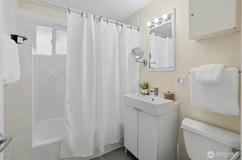 7752 17th Avenue SW Seattle WA 98106