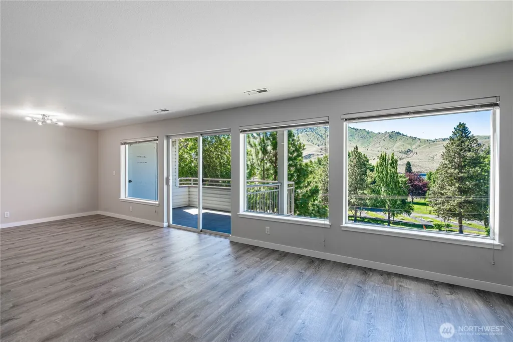 808 W Manson Highway Chelan WA 98816
