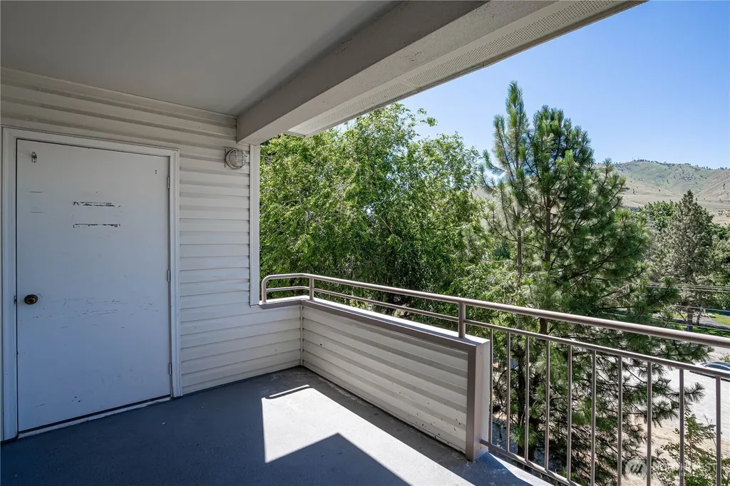 808 W Manson Highway Chelan WA 98816