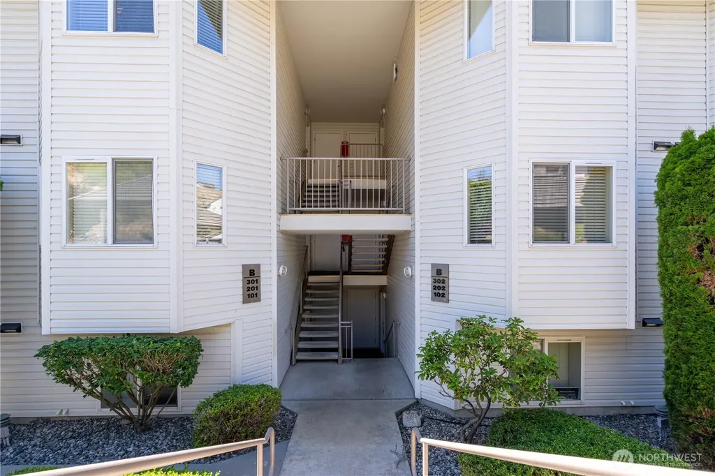 808 W Manson Highway Chelan WA 98816