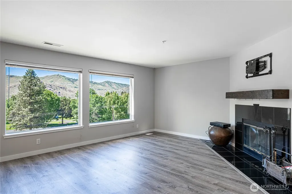 808 W Manson Highway Chelan WA 98816