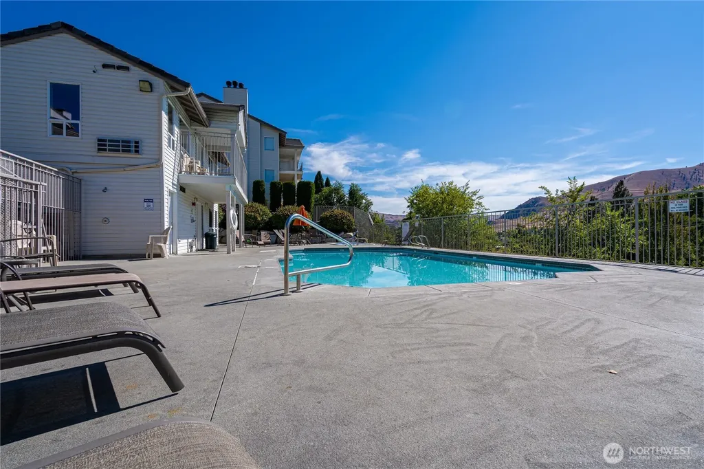808 W Manson Highway Chelan WA 98816