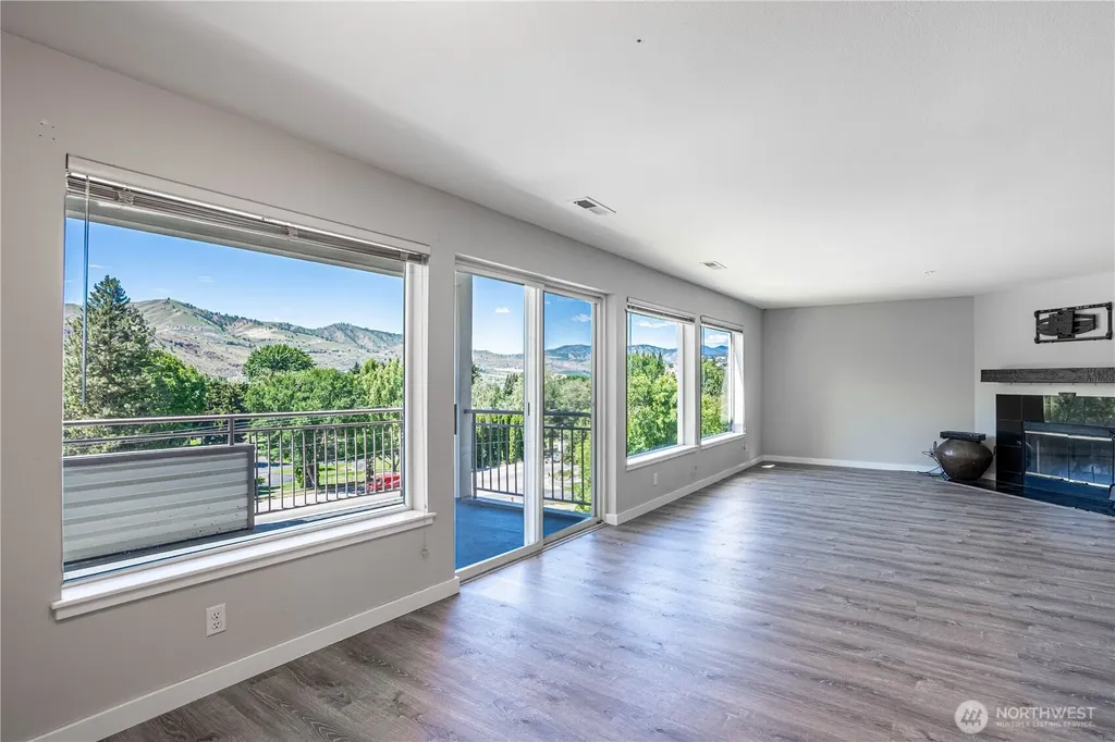 808 W Manson Highway Chelan WA 98816
