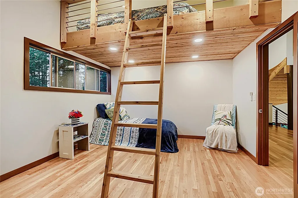 13020 Squak Mountain Road SE Issaquah WA 98027