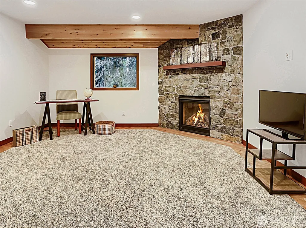 13020 Squak Mountain Road SE Issaquah WA 98027