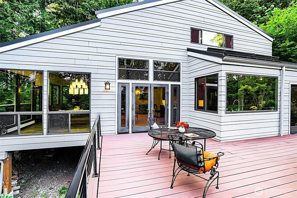 13020 Squak Mountain Road SE Issaquah WA 98027