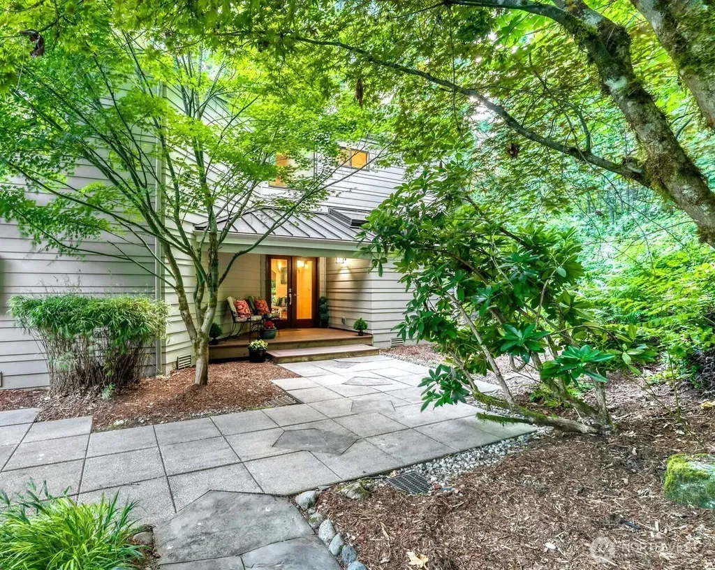 13020 Squak Mountain Road SE Issaquah WA 98027