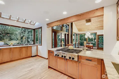 13020 Squak Mountain Road SE Issaquah WA 98027