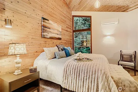 13020 Squak Mountain Road SE Issaquah WA 98027