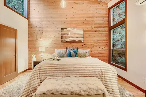 13020 Squak Mountain Road SE Issaquah WA 98027
